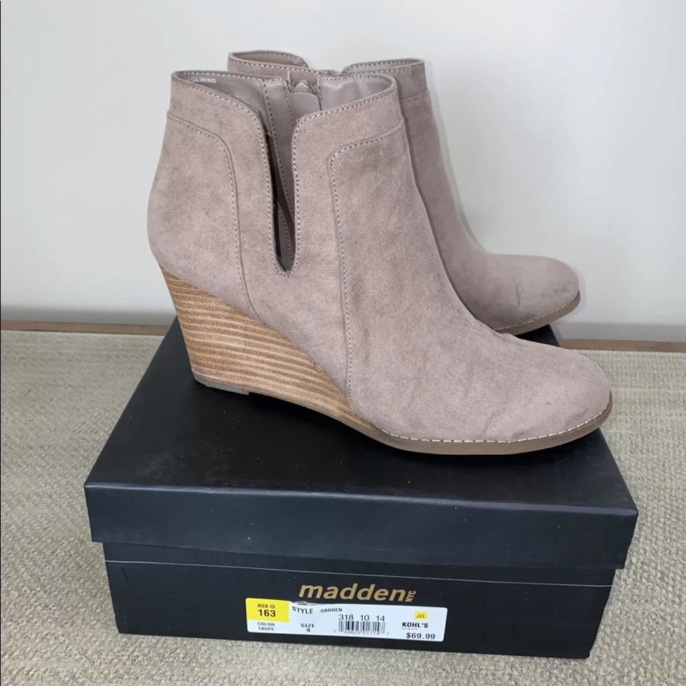 Steve Madden Taupe Bootie Size 9